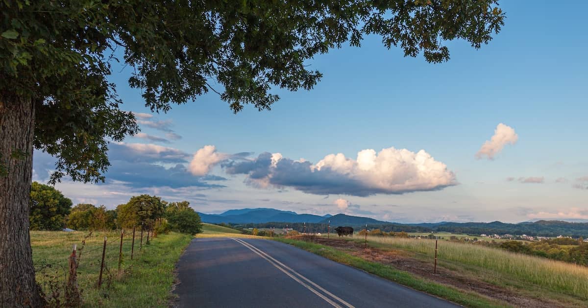 A well paved rural road in East Tennessee